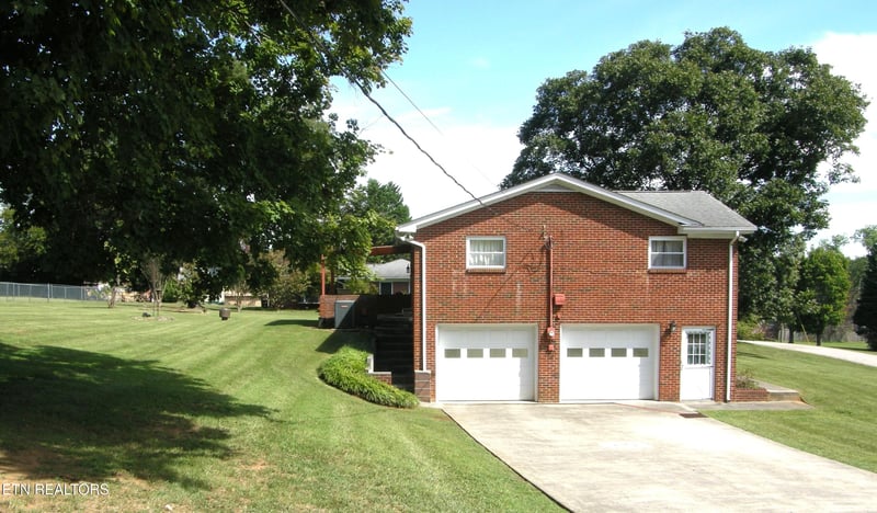 2102 Sentell Cir, Maryville, TN 37803