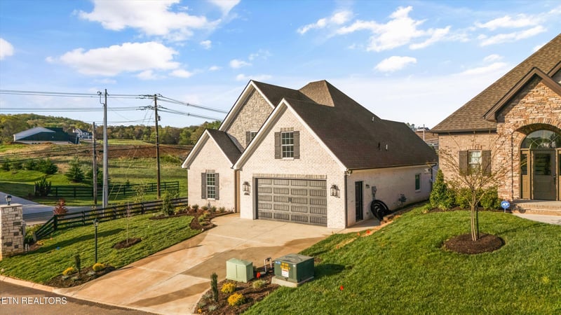 2103 Lantern Park Ln, Knoxville, TN 37932
