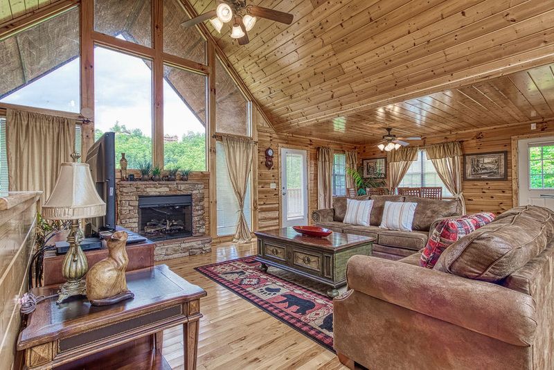 2103 Mountain Peak Way, Sevierville, TN 37862
