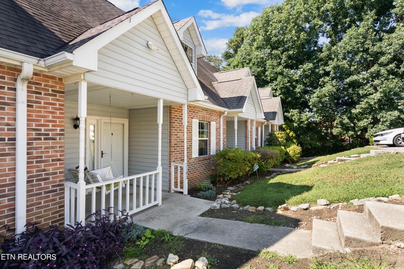 2103 Silverbrook Dr, Knoxville, TN 37923
