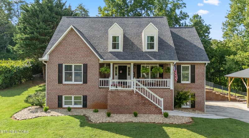 2103 Waterloo Dr, Maryville, TN 37803