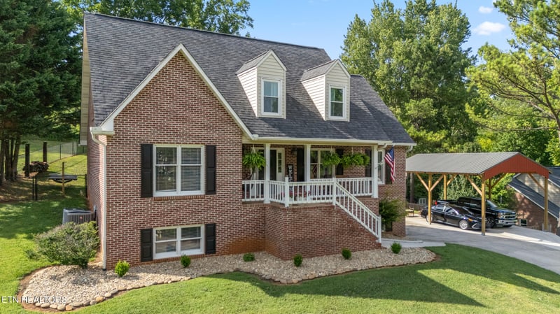 2103 Waterloo Dr, Maryville, TN 37803
