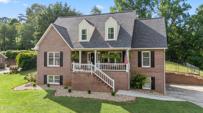 2103 Waterloo Dr, Maryville, TN 37803