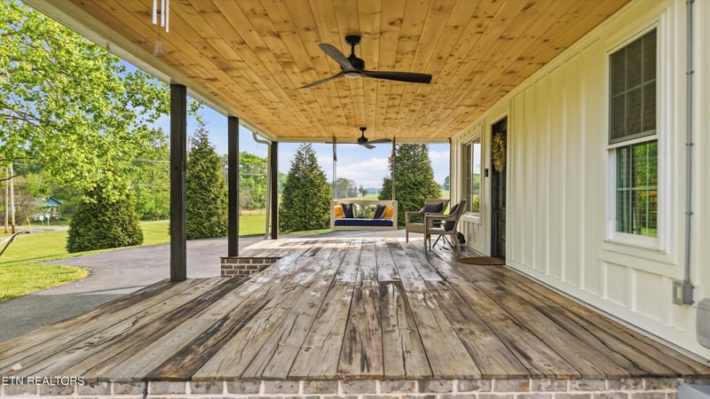 21036 Martel Rd, Lenoir City, TN 37772