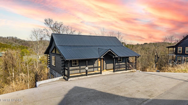 2104 Eagle Feather Dr, Sevierville, TN 37876