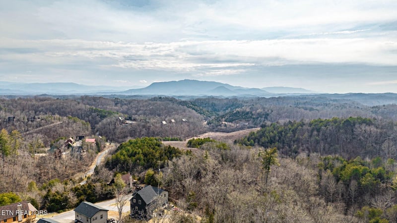 2104 Eagle Feather Dr, Sevierville, TN 37876