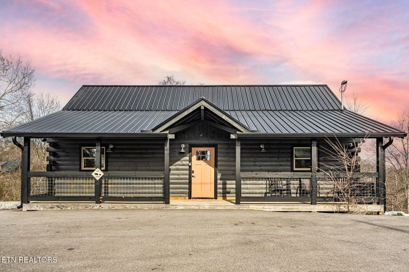 2104 Eagle Feather Dr, Sevierville, TN 37876