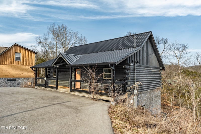 2104 Eagle Feather Dr, Sevierville, TN 37876