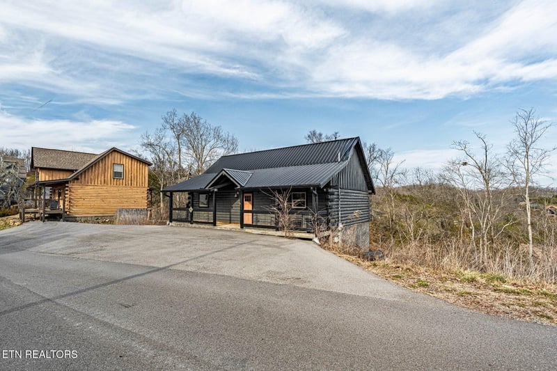 2104 Eagle Feather Dr, Sevierville, TN 37876