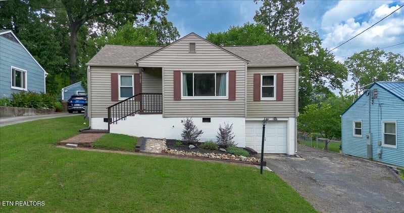 2104 N Park Blvd, Knoxville, TN 37917