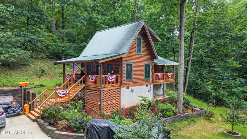 2104 Reid Ln, Pigeon Forge, TN 37876