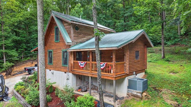 2104 Reid Ln, Pigeon Forge, TN 37876