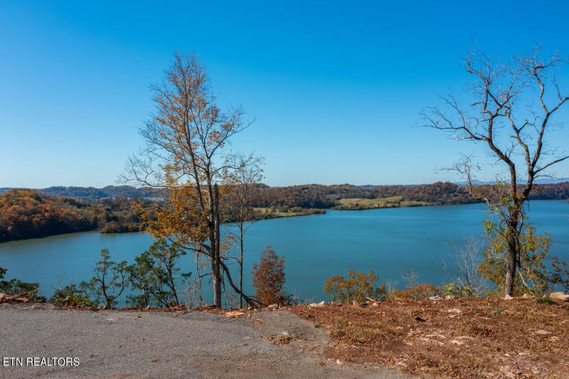 2105 Delta Queen Rd, Louisville, TN 37777