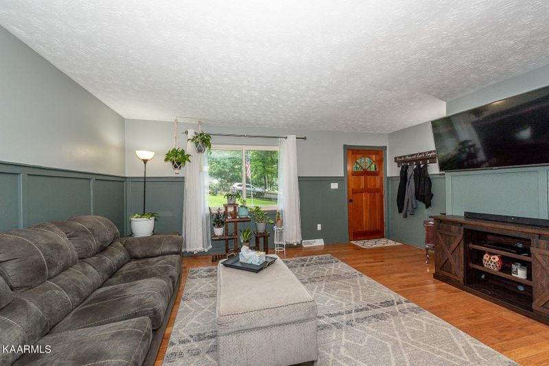 2105 Red Hill Ct, Knoxville, TN 37924