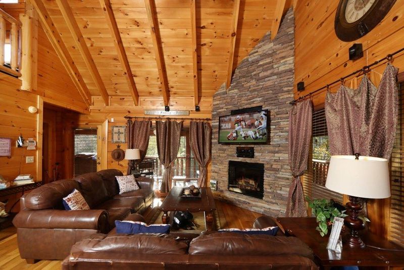 2106 Bear Haven Way, Sevierville, TN 37876