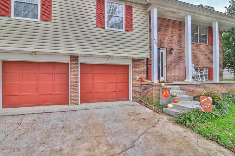 2106 Bishops Bridge Rd, Knoxville, TN 37922