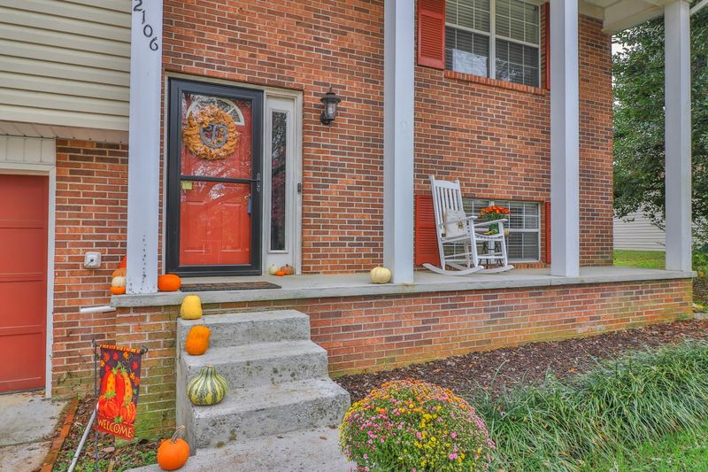 2106 Bishops Bridge Rd, Knoxville, TN 37922
