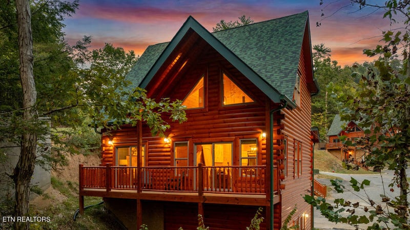 2106 Vly Crk Way, Pigeon Forge, TN 37862