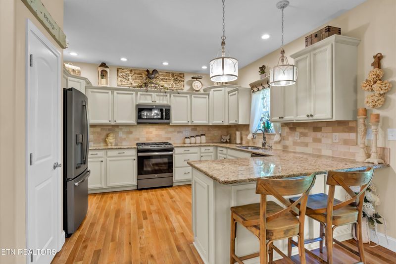 2106 Zion Dr, Sevierville, TN 37862