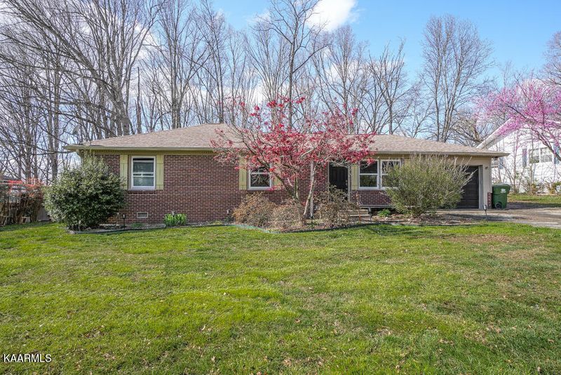 2107 Compton Dr, Maryville, TN 37804