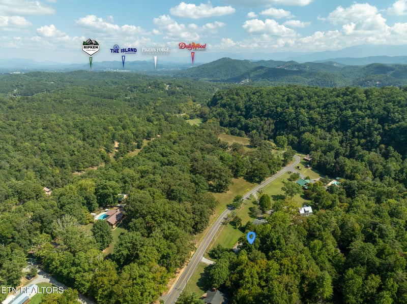 2107 Jeans Way, Pigeon Forge, TN 37876