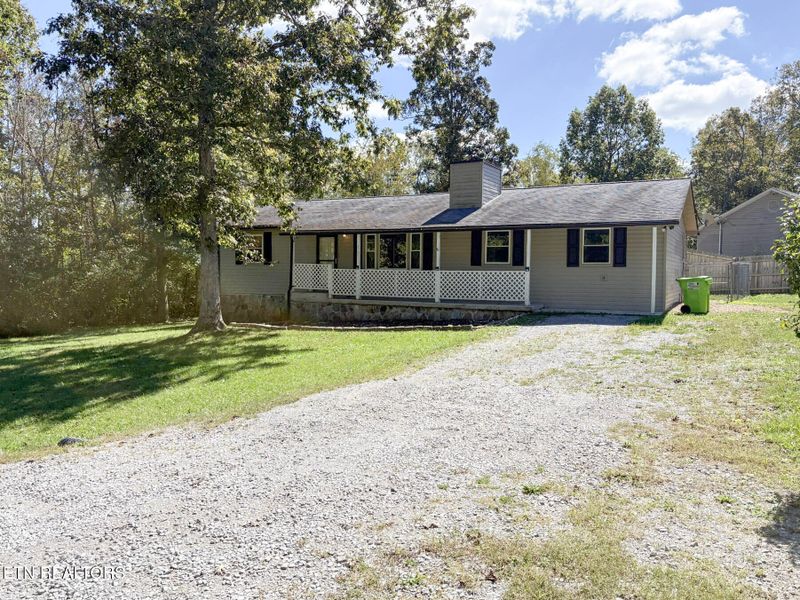 2107 Whitehorse Dr, Crossville, TN 38572