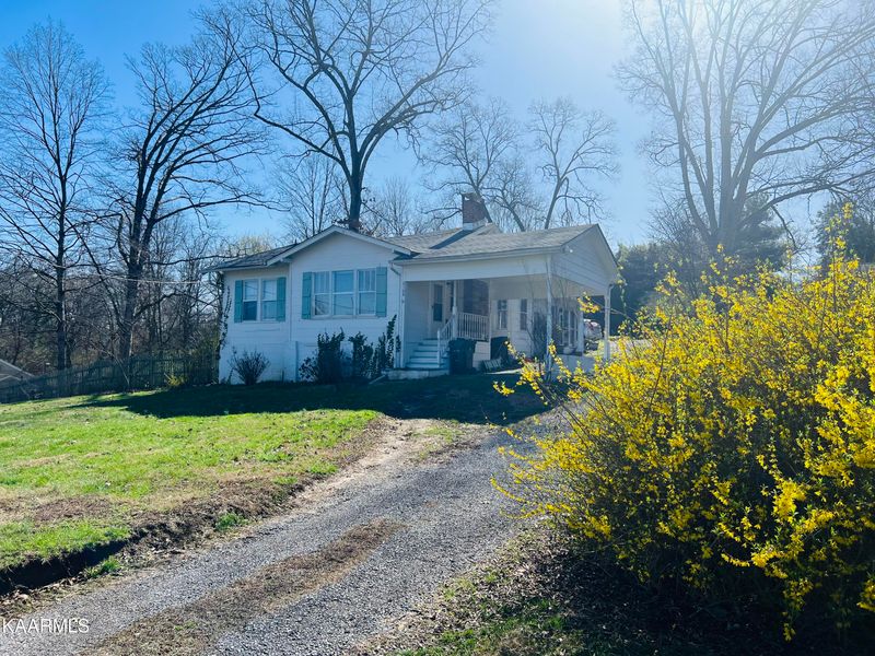 2108 Maple Dr, Knoxville, TN 37918