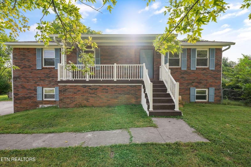 2108 NW Ho Co Ta Ke Ln, Knoxville, TN 37912