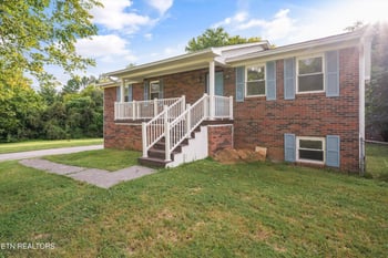 2108 NW Ho Co Ta Ke Ln, Knoxville, TN 37912
