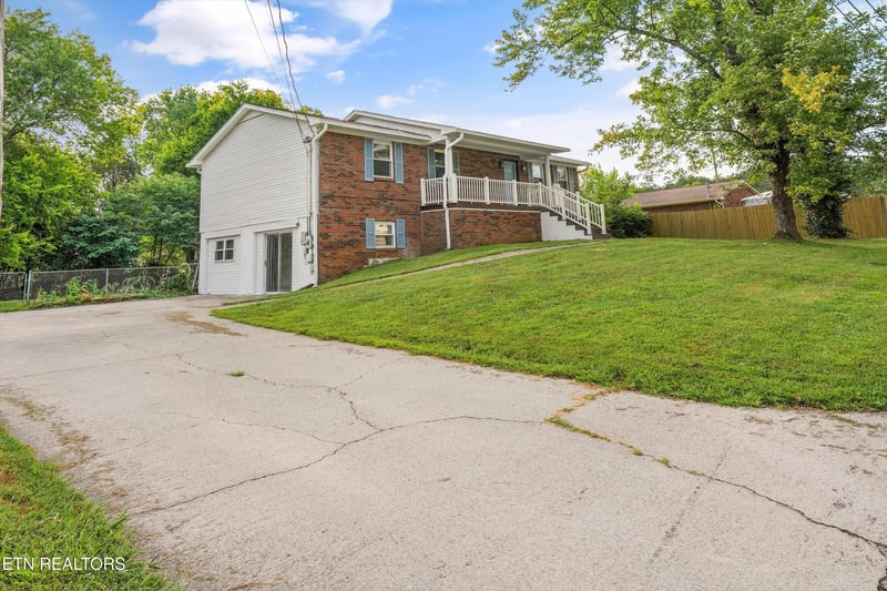 2108 NW Ho Co Ta Ke Ln, Knoxville, TN 37912