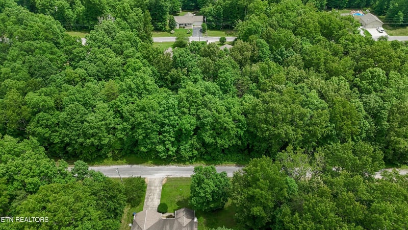 2109 Black Wolf Dr, Crossville, TN 38572