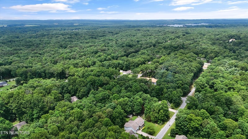 2109 Black Wolf Dr, Crossville, TN 38572