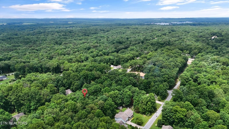 2109 Black Wolf Dr, Crossville, TN 38572