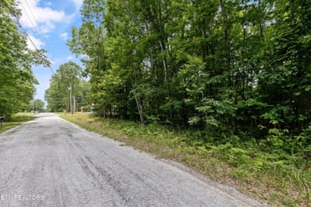 2109 Black Wolf Dr, Crossville, TN 38572