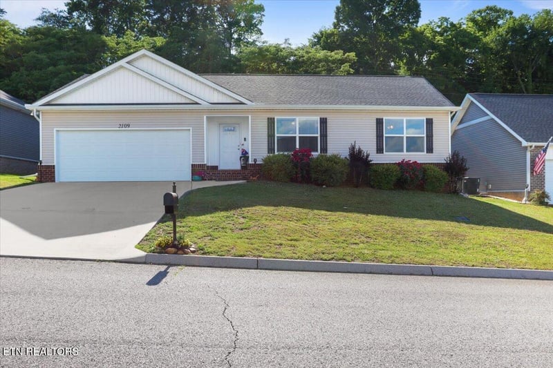 2109 Bluebonnet Dr, Mascot, TN 37806