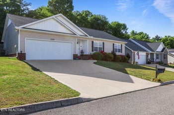 2109 Bluebonnet Dr, Mascot, TN 37806