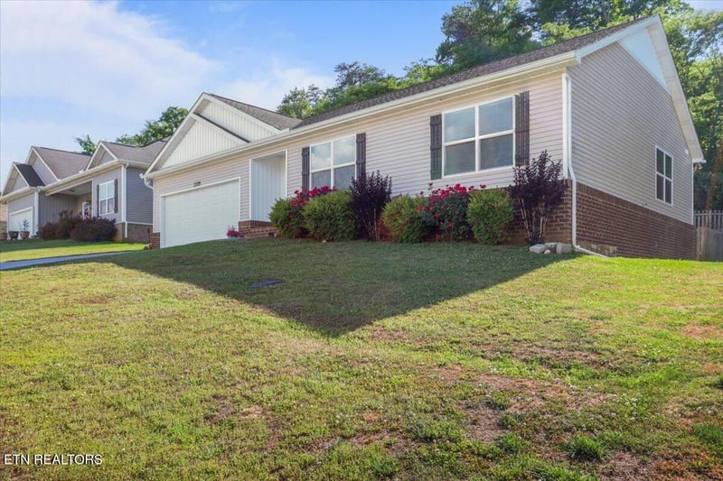 2109 Bluebonnet Dr, Mascot, TN 37806