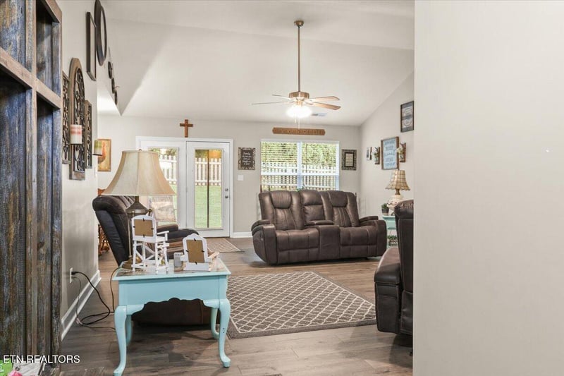 2109 Bluebonnet Dr, Mascot, TN 37806