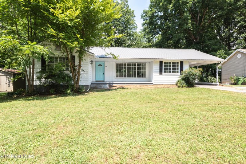 2109 Compton Dr, Maryville, TN 37804
