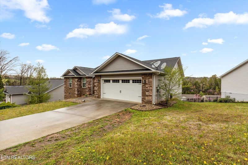 2109 Covenant Dr, Sevierville, TN 37876