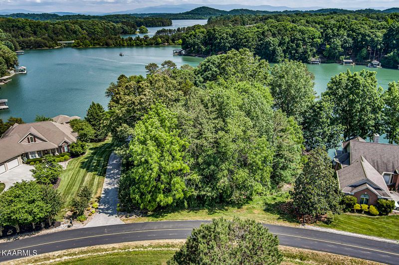 211 Amohi Way, Loudon, TN 37774