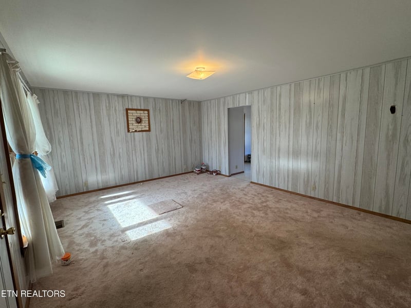 211 Black Oak Rd, Oneida, TN 37841