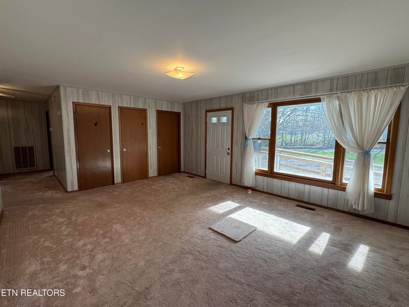 211 Black Oak Rd, Oneida, TN 37841