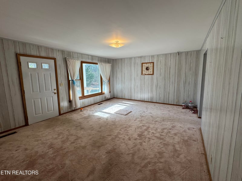 211 Black Oak Rd, Oneida, TN 37841