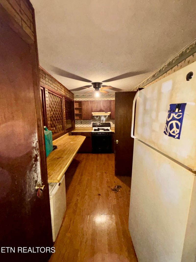 211 Cates Rd, Rockwood, TN 37854