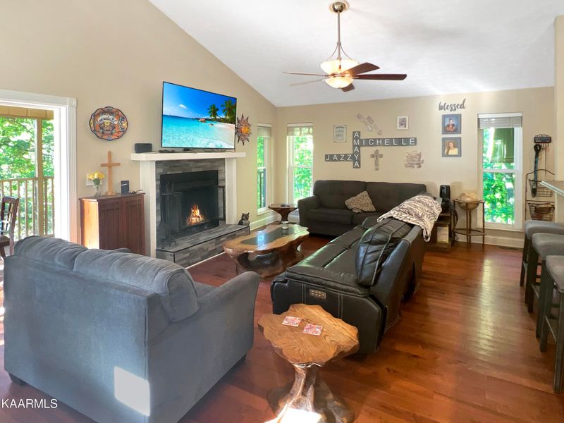 211 Dickey Valley Rd, Harriman, TN 37748