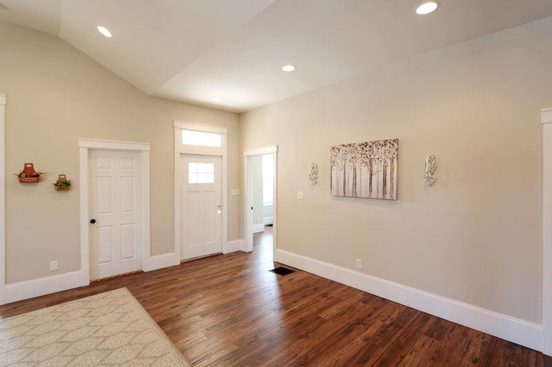 211 E Oak Hill Ave, Knoxville, TN 37917