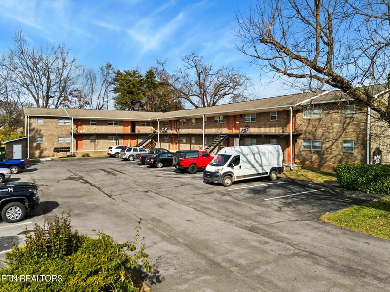211 Elyria Dr, Knoxville, TN 37912