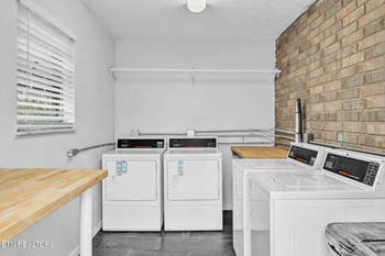 211 Elyria Dr, Knoxville, TN 37912