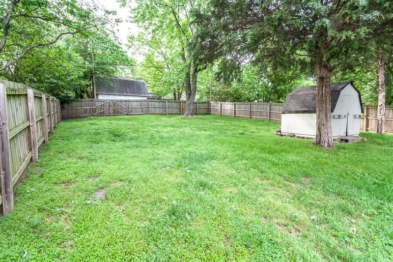 211 Emerald Ave, Knoxville, TN 37917